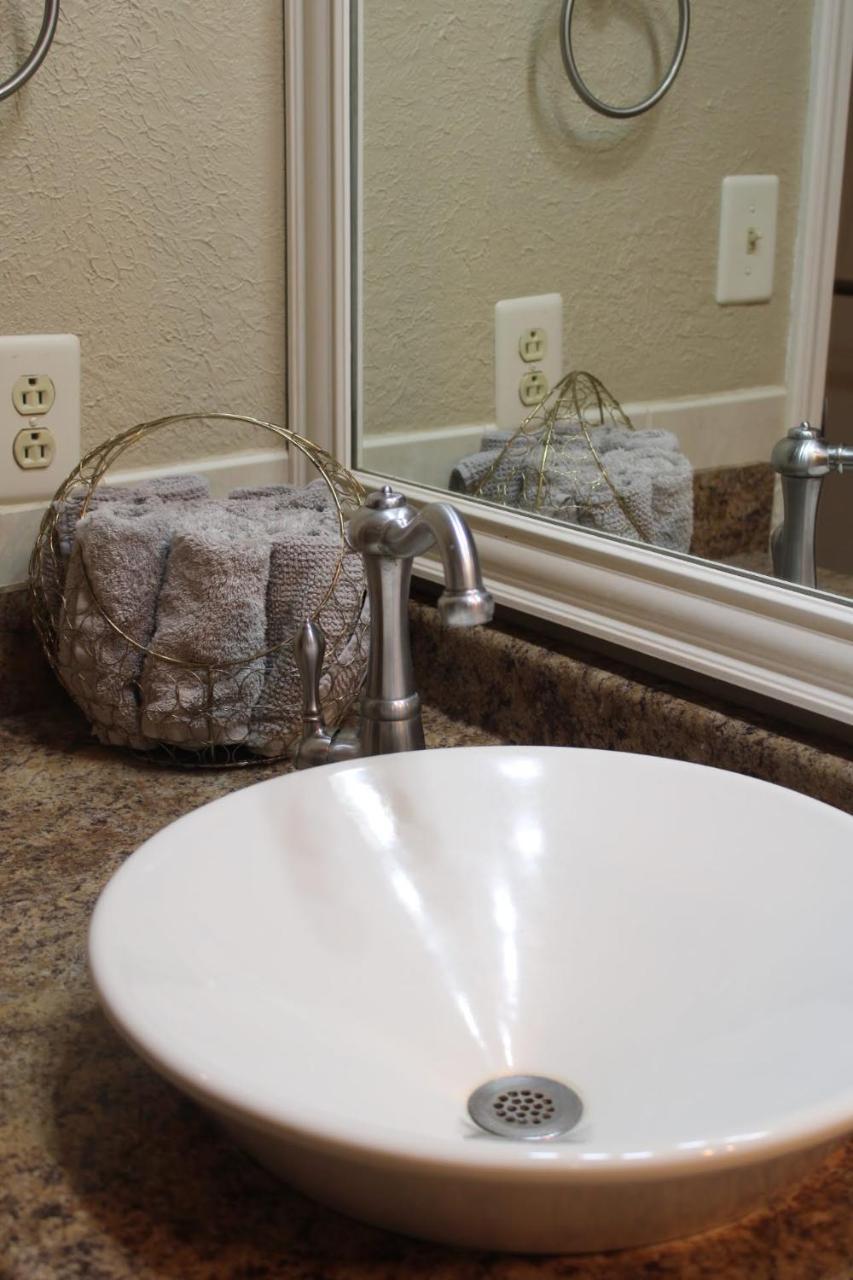 Charming Central Amarillo Retreat With A Jacuzzi 외부 사진