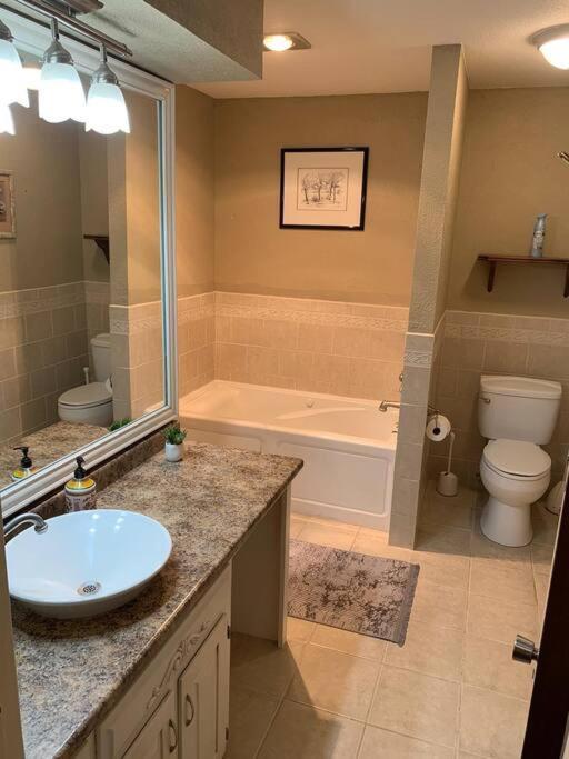 Charming Central Amarillo Retreat With A Jacuzzi 외부 사진